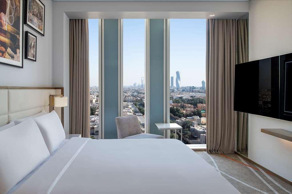 Doubletree Suites By Hilton - Riyadh Financial District Стая снимка